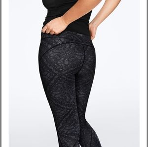 Vs pink buttery soft legging in Paisly